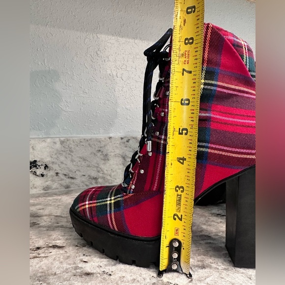 Gianni Bini Ambelynn Plaid Heeled Hiker Lug Sole Combat Booties Size 6 - Picture 9 of 12